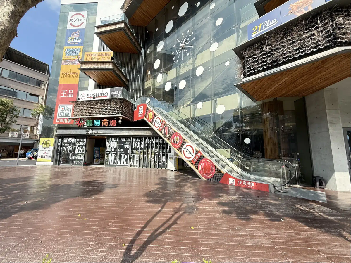 麗陽商場 中壢大時鐘機台 現場實景視角 2