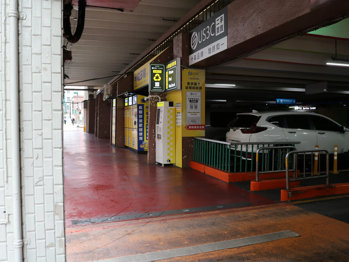 台北萬華區 峨眉立體停車場 機台 AI 手機回收機台 現場實拍照 3