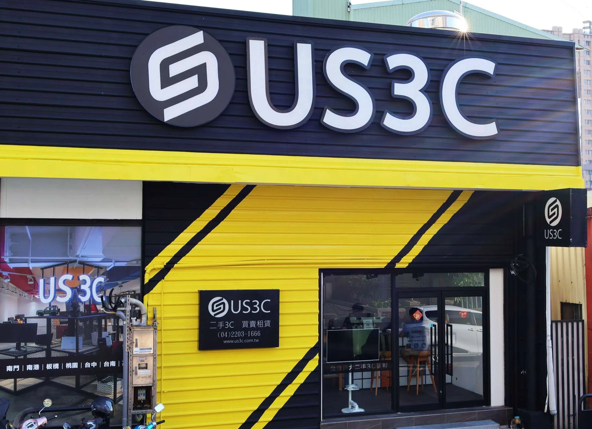 US3C 台中文心店門市外觀，提供專業二手手機收購、筆電回收與3C買賣服務，鄰近台中捷運文心崇德站