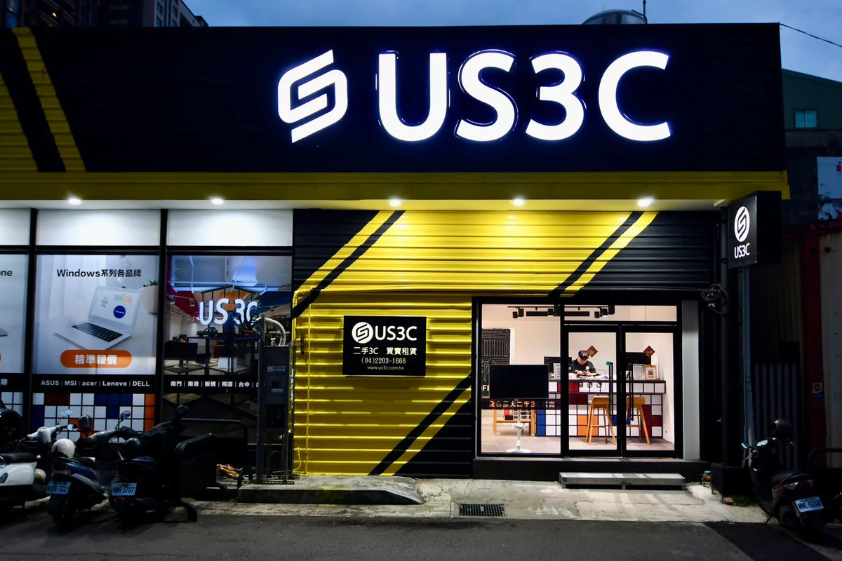 台中文心店明亮的二手3C展示空間，專售優質二手 iPhone、平板與筆電，實體門市交易更安心