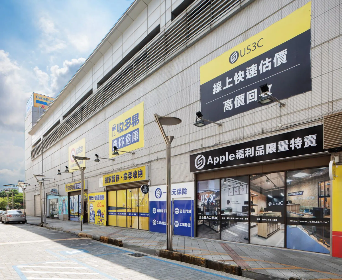 台南安平店明亮舒適的展示空間,現貨展售多款高CP值二手 iPhone、iPad 與各大品牌旗艦機