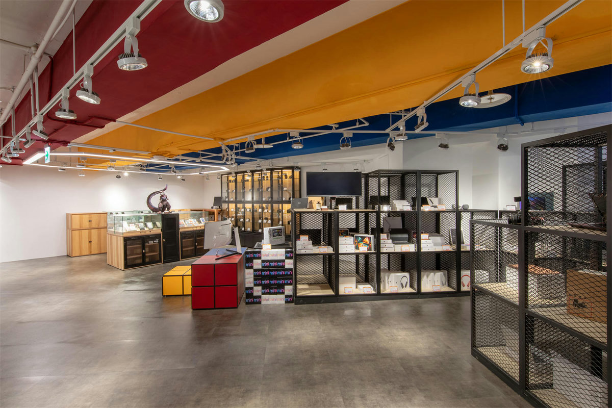 US3C 台北南港旗艦店