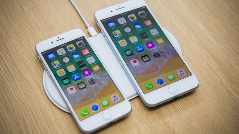 apple-091217-iphone-8-3868 Apple AirPower